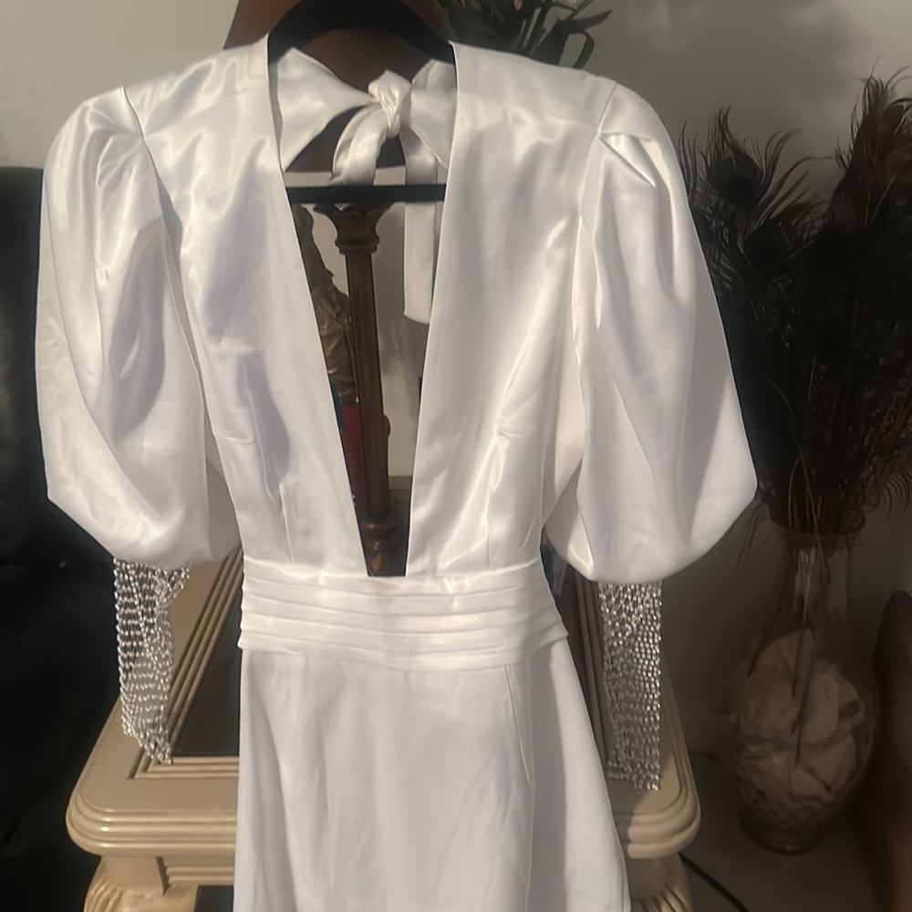 Beautiful short white dress sequence back out formal dress.